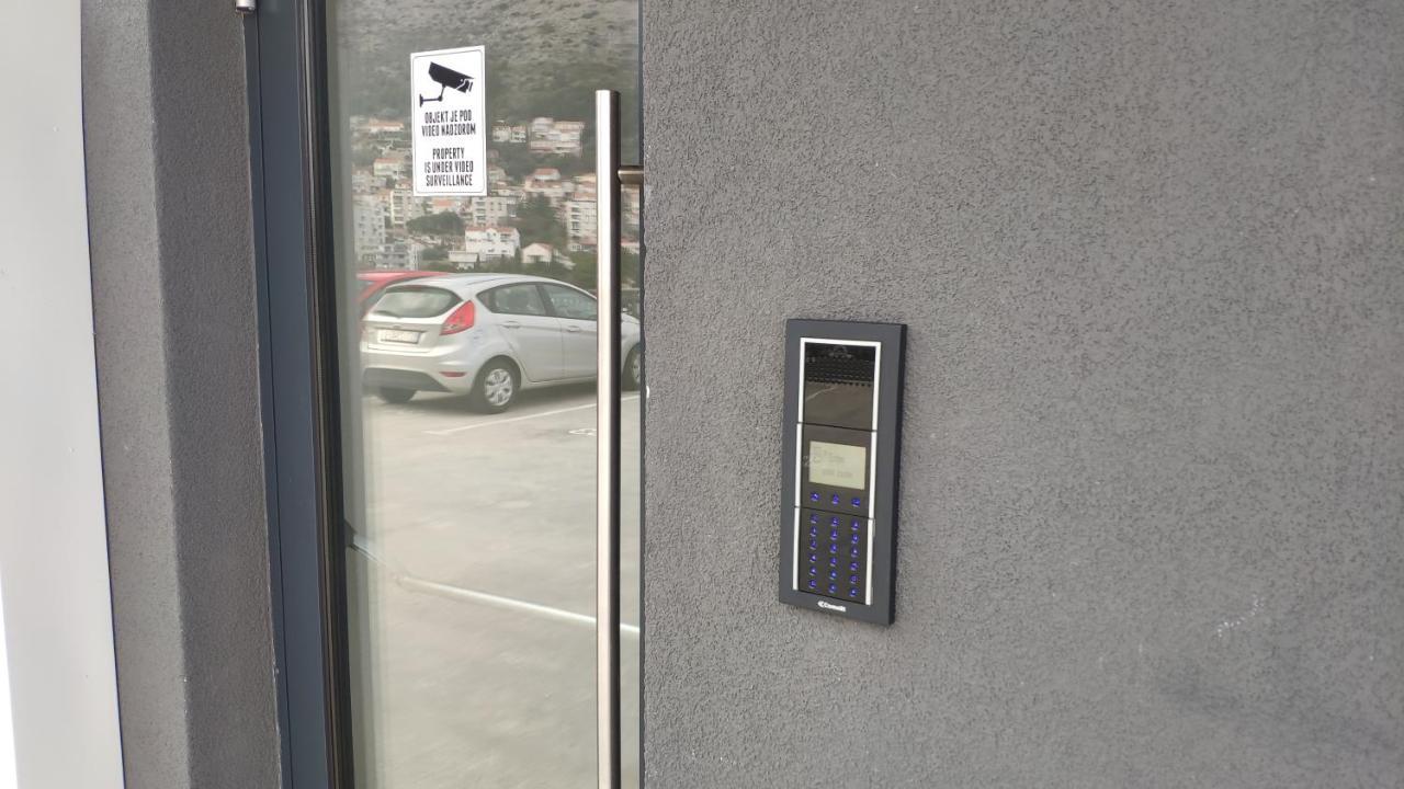 Nomad Dubrovnik + Free Parking Apartman Kültér fotó